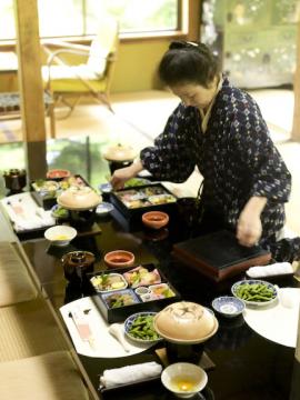 Kenji&amp;#039;s mum serves us lunch at Ichishima © Charmaine Grieger